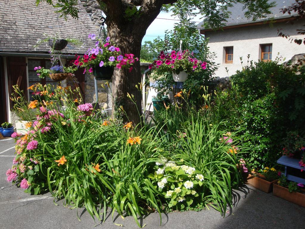 Les Rochers Saint-Savin  Exterior photo